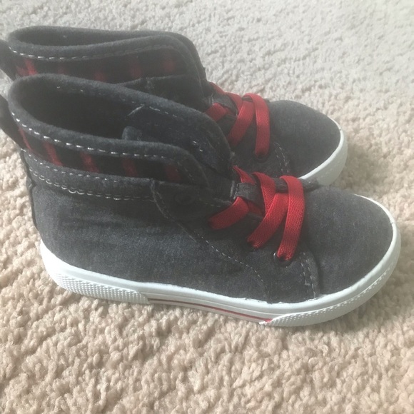 Carters Boys Toddler shoes size 10 - Picture 1 of 8